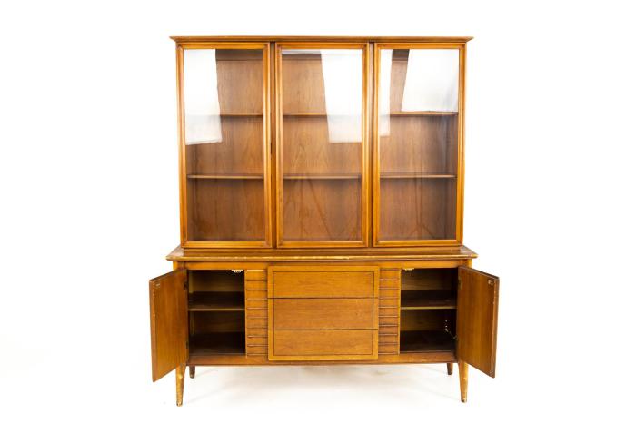 Classic hutch cabinet furniture with glass doors
